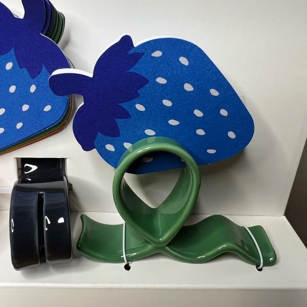 ⭐️ Kate Spade NWT 4pc Place Cards & Ceramic Holders